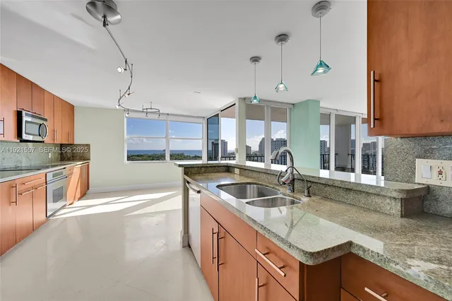 $899,000 | 936 Intracoastal Drive, Unit 15H, Fort Lauderdale, FL 33304