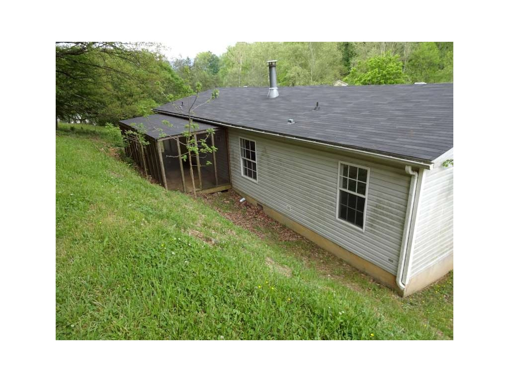 331 Emmett Road Bristol, TN 37620 - Photo 2 of 14 Photo 2