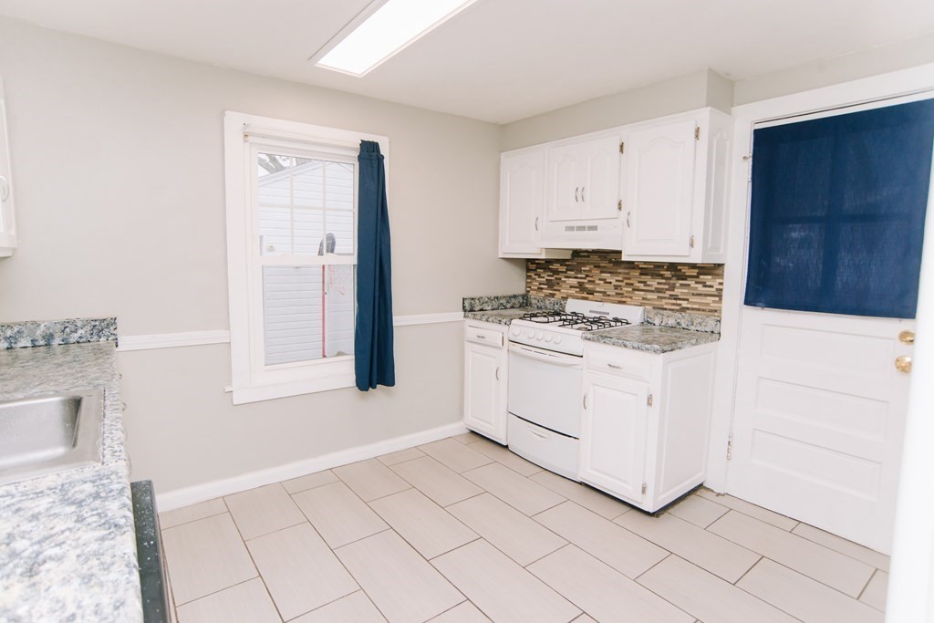 130 Powell Avenue Springfield, MA 01118 - Photo 6 of 42 Gallery Image 6