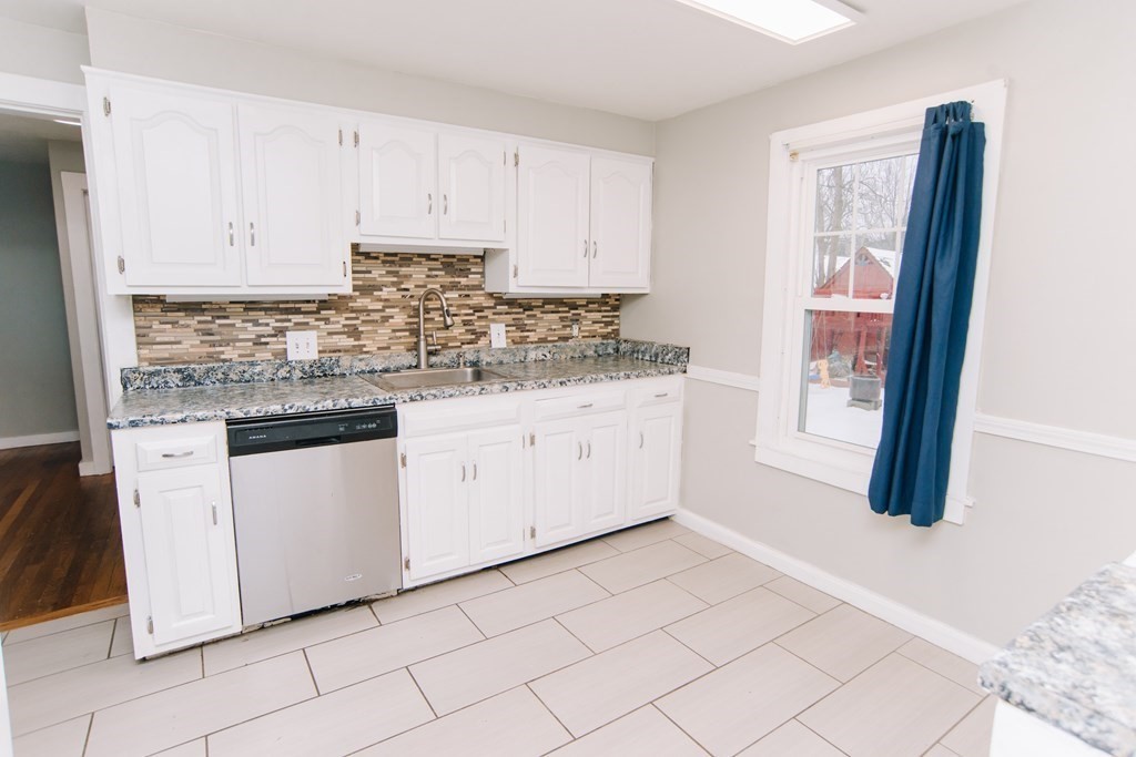 130 Powell Avenue Springfield, MA 01118 - Photo 8 of 42 Gallery Image 8