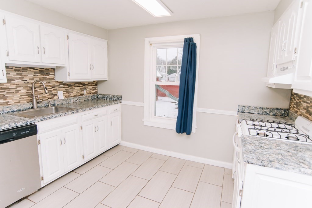 130 Powell Avenue Springfield, MA 01118 - Photo 9 of 42 Gallery Image 9