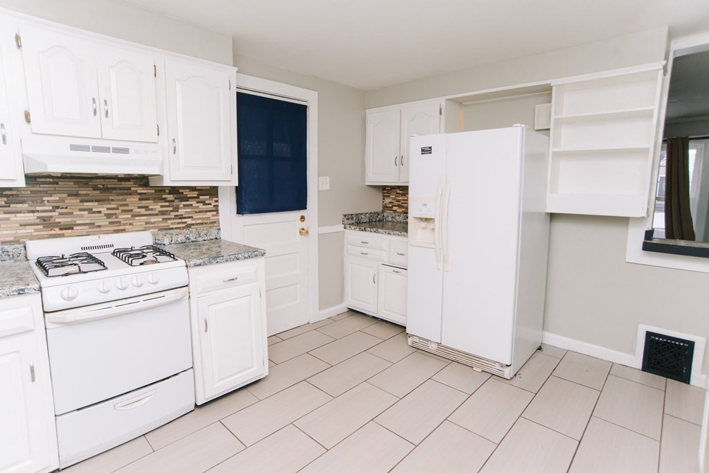 130 Powell Avenue Springfield, MA 01118 - Photo 10 of 42 Gallery Image 10