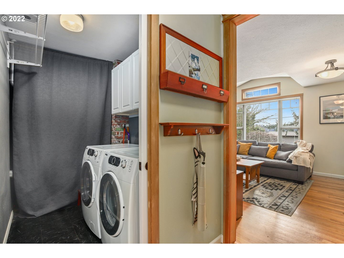 6127 Southwest Radcliff Street Portland, OR 97219 - Photo 11 of 32 Gallery Image 11