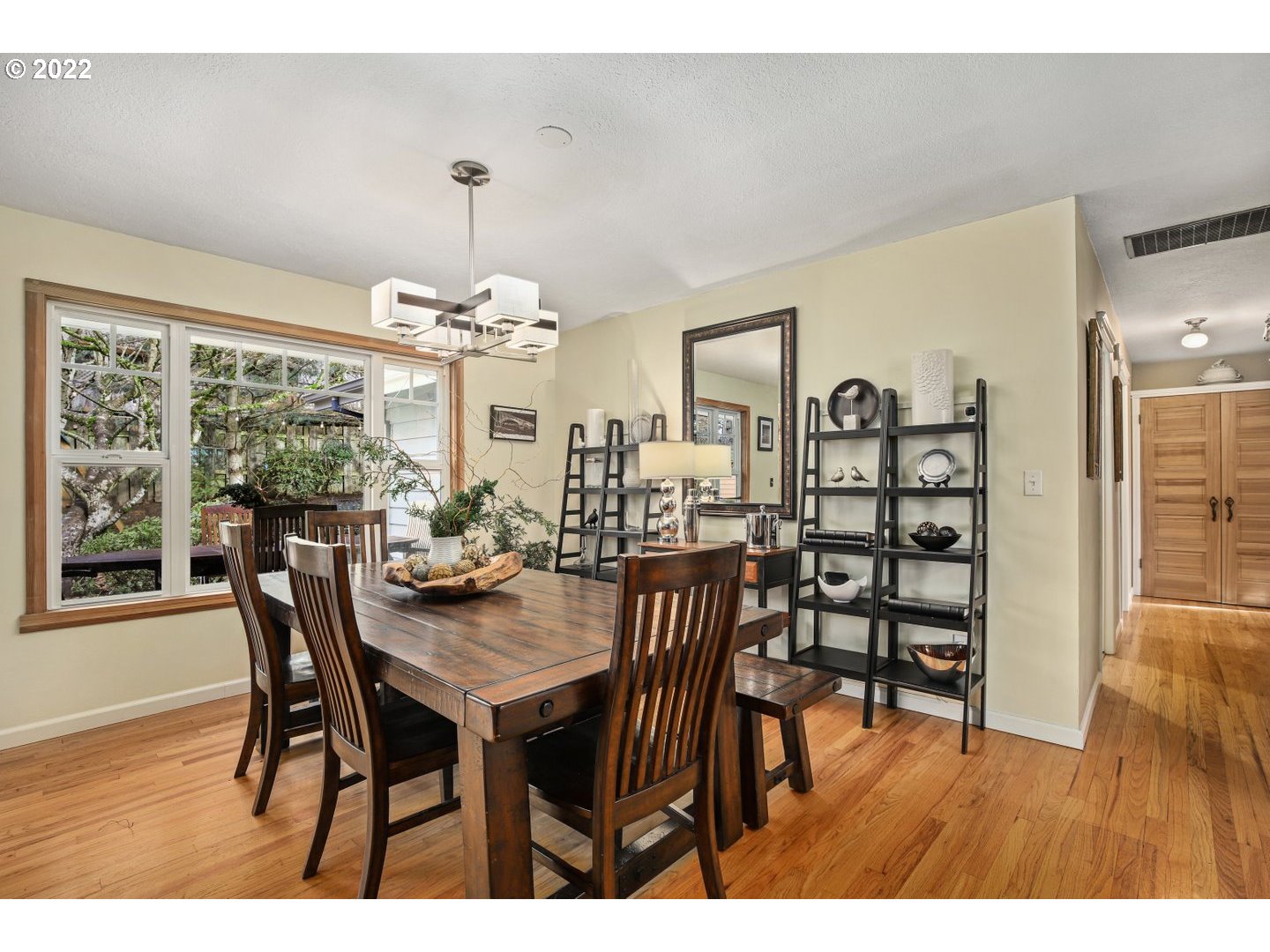 6127 Southwest Radcliff Street Portland, OR 97219 - Photo 5 of 32 Gallery Image 5