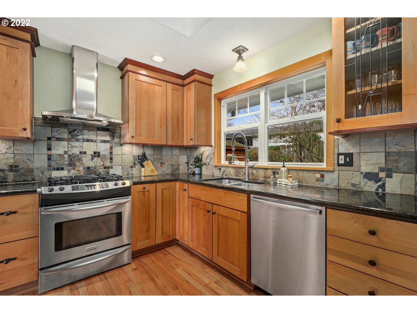 6127 Southwest Radcliff Street Portland, OR 97219 - Photo 9 of 32 Gallery Image 9