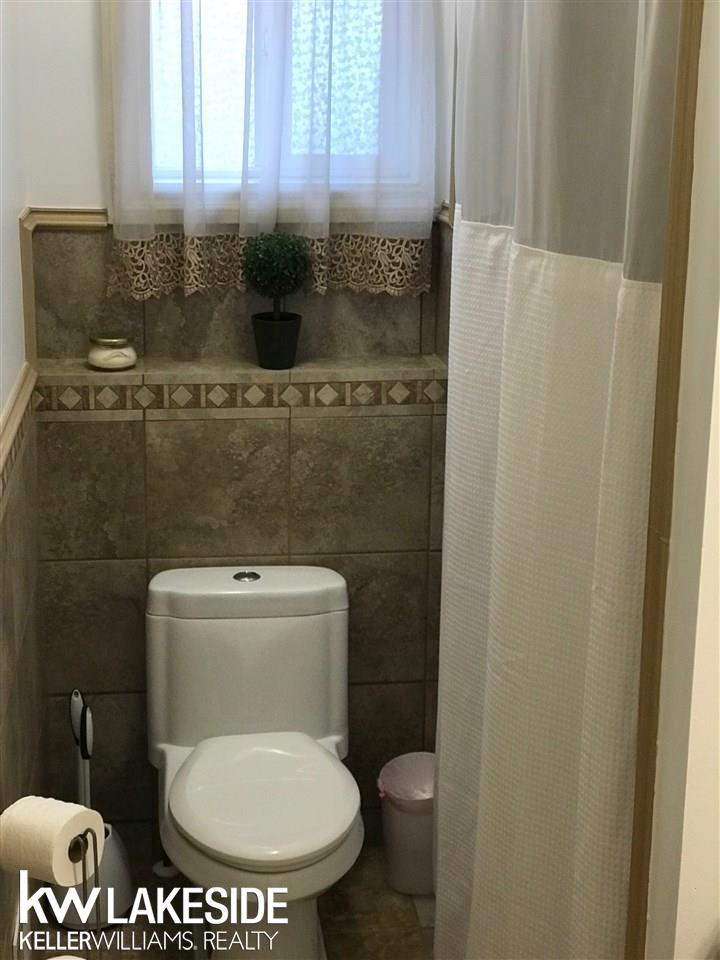 2382 Gerald Avenue Rochester, MI 48307 - Photo 16 of 27 31376517-15.JPG