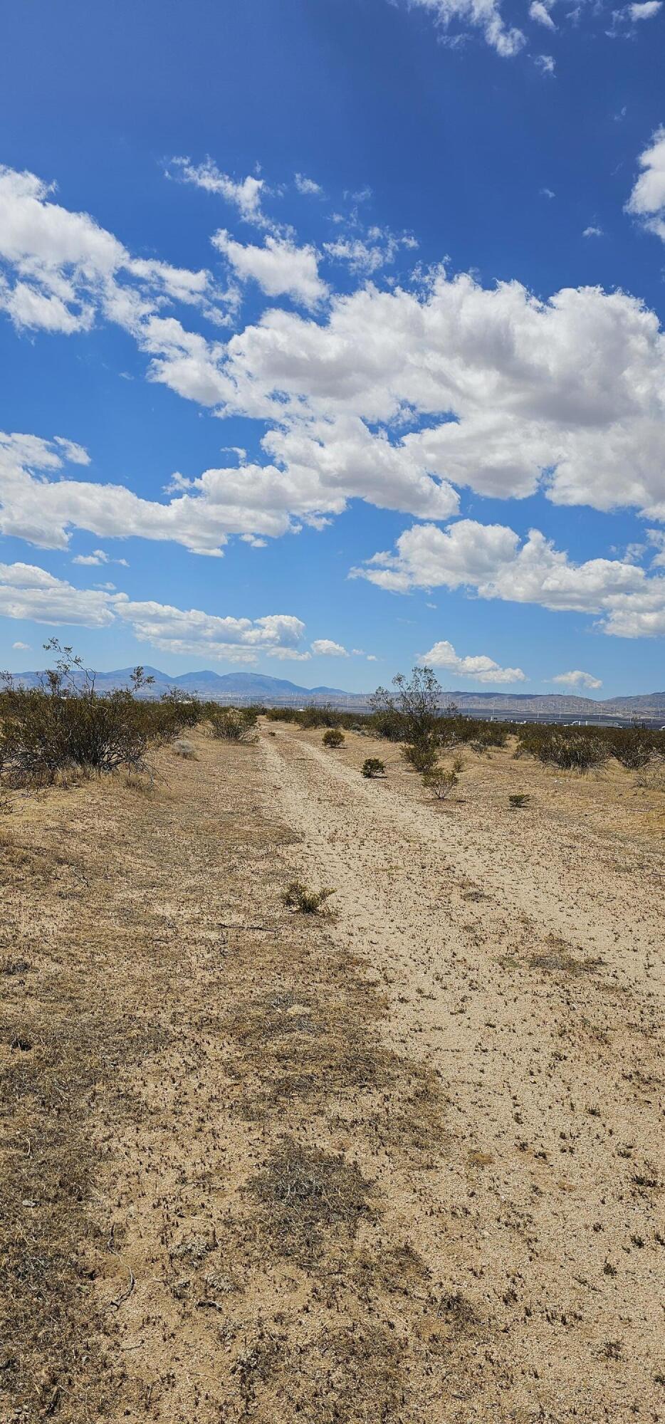 Twin Butte Avenue Mojave, CA 93501 - Photo 4 of 5 a view of an ocean