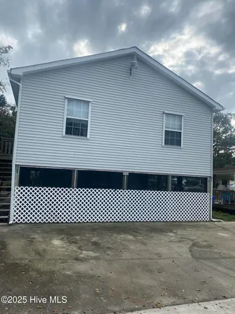 $1,395 | 317 Fayetteville Avenue, Unit B, Carolina Beach, NC 28428