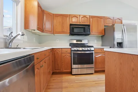 $419,000 | 541 Montauk Avenue, New London, CT 06320