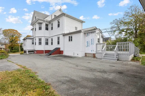 $419,000 | 541 Montauk Avenue, New London, CT 06320