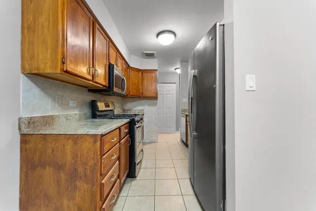 $1,850 | 1500 Robin Circle, Unit 203, Hoffman Estates, IL 60169