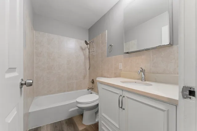 $1,850 | 1500 Robin Circle, Unit 203, Hoffman Estates, IL 60169