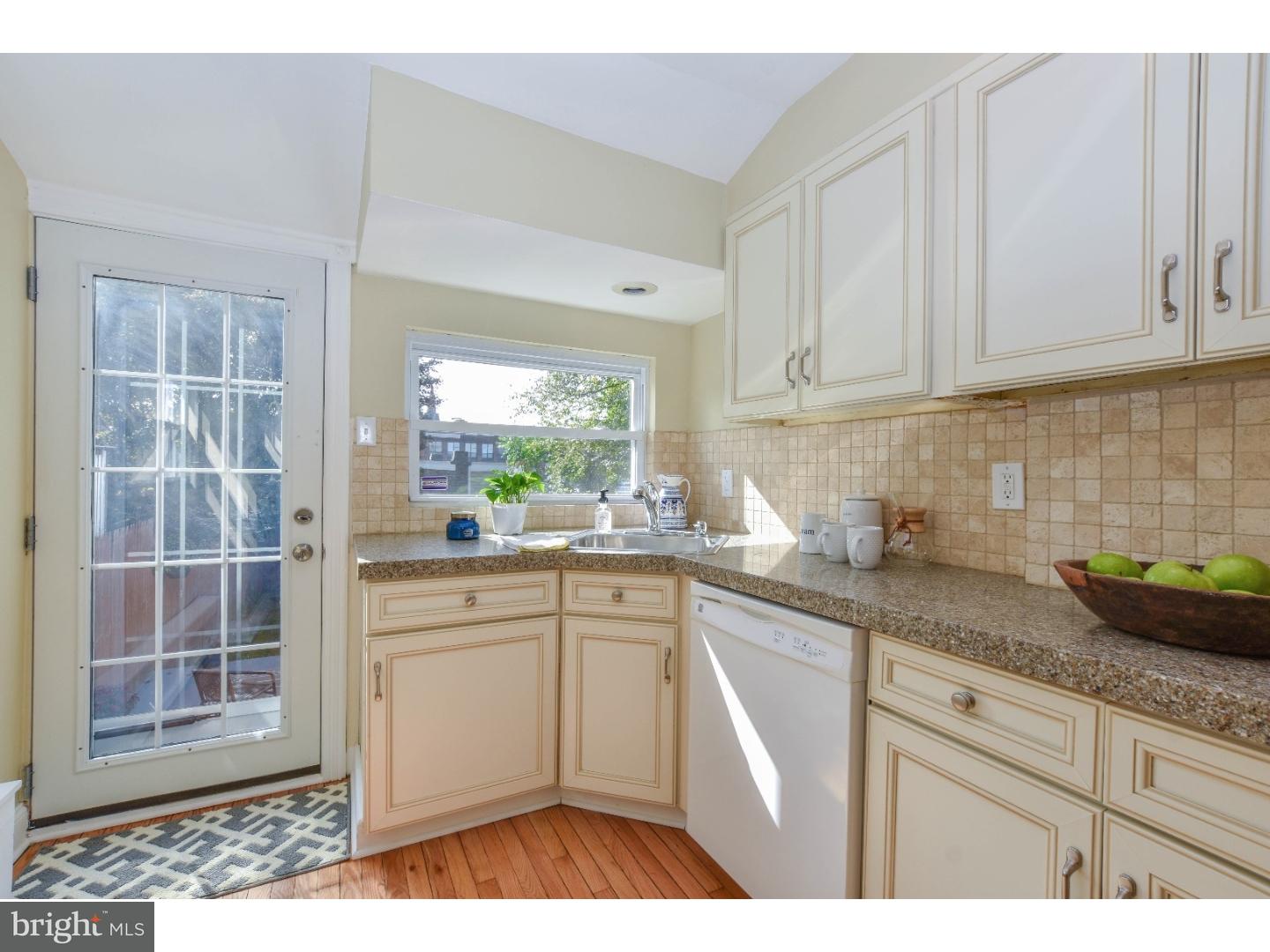 214 Ripka Street Philadelphia, PA 19127 - Photo 3 of 25