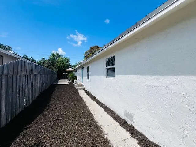 a black and white photo of a floor plan