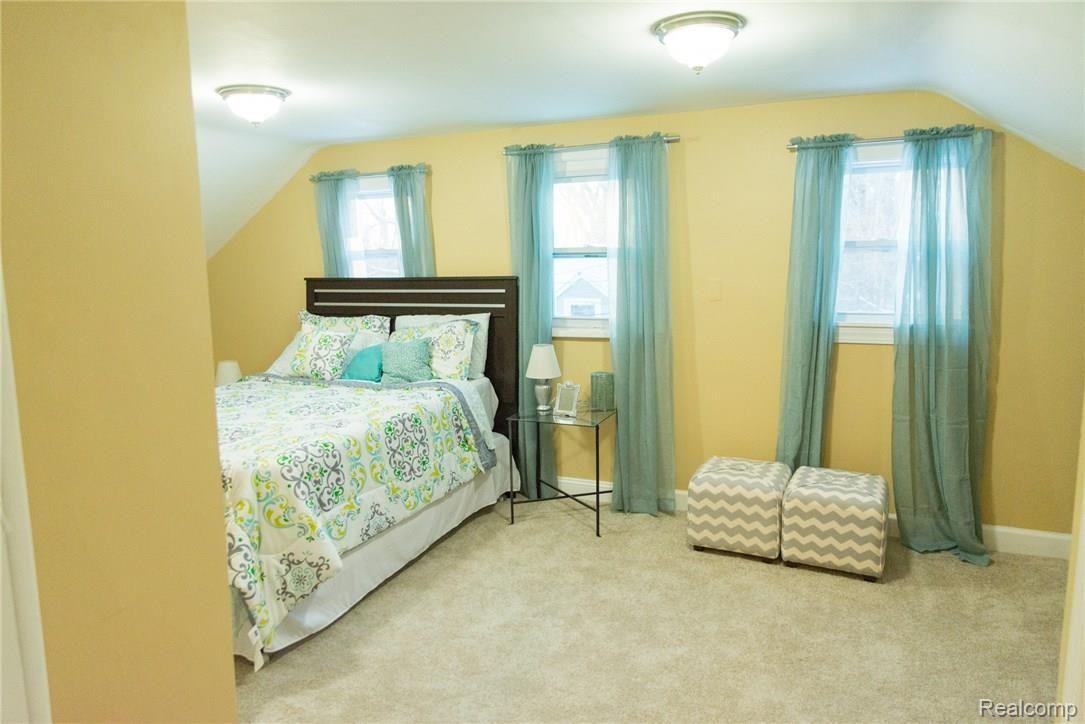 8911 Inkster Road Livonia, MI 48150 - Photo 20 of 40 Master Bedroom with 3 Closets 24 Foot long 15 foot wide