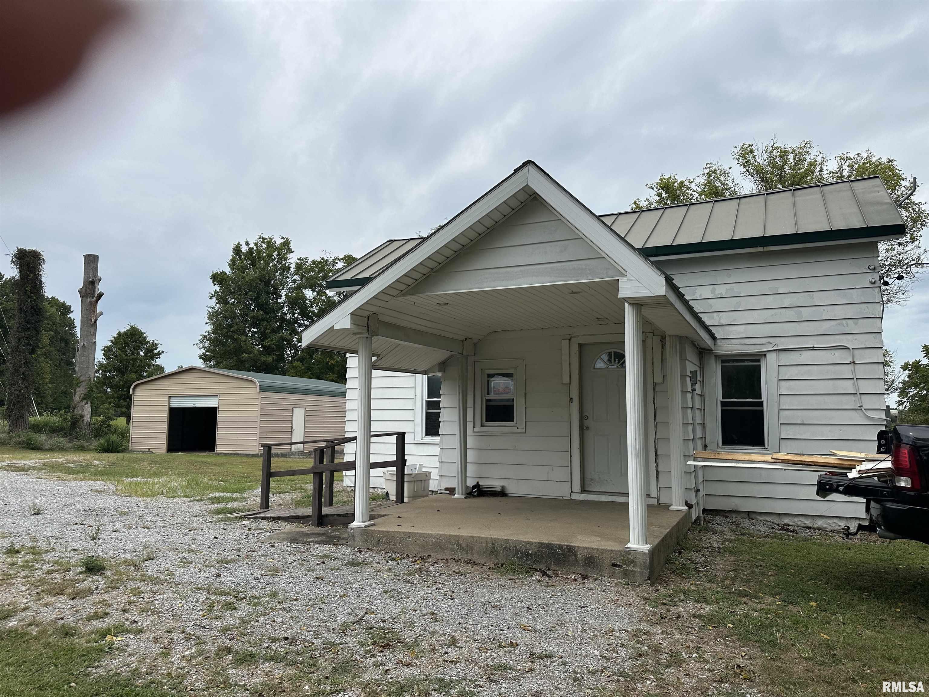 17095 Ross Briley Road Benton, IL 62812 - Photo 1 of 6 Gallery Image 1