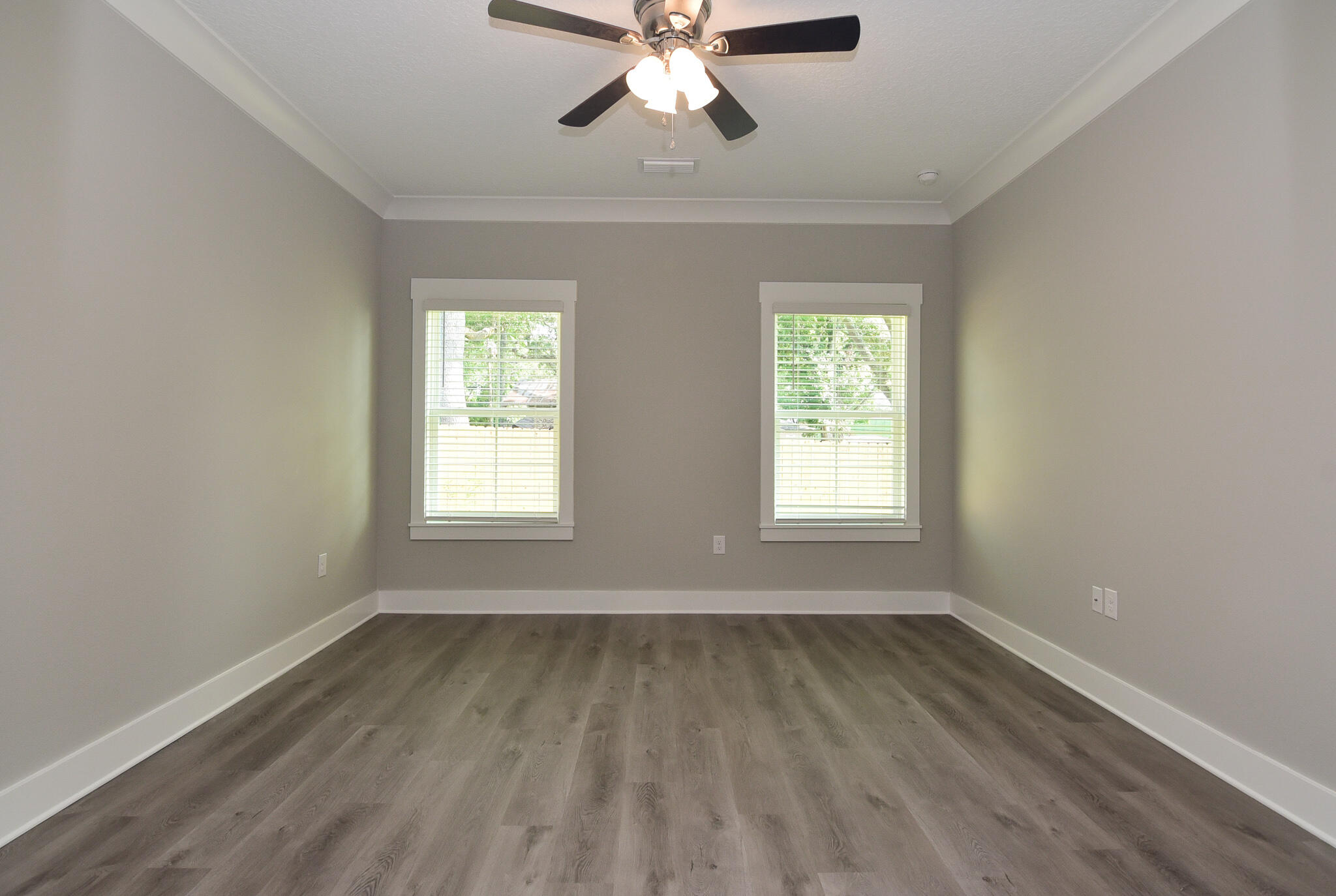 667 Red Fern Road Crestview, FL 32536 - Photo 20 of 32 a view of room with window and ceiling fan