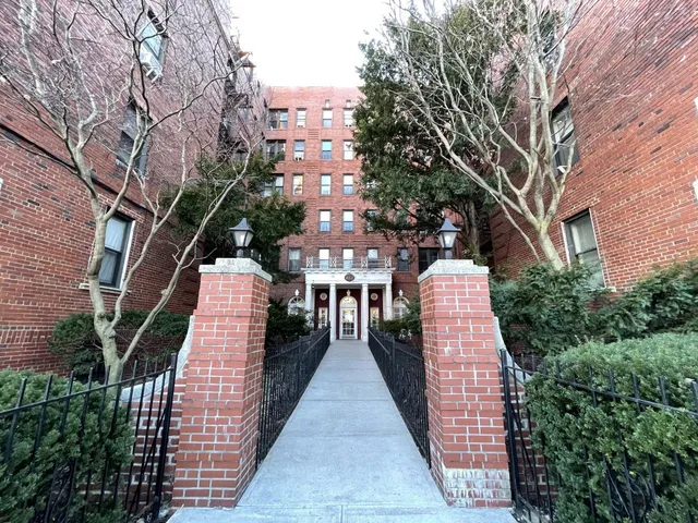$565,000 | 960 Sterling Place, Unit 1B | Crown Heights