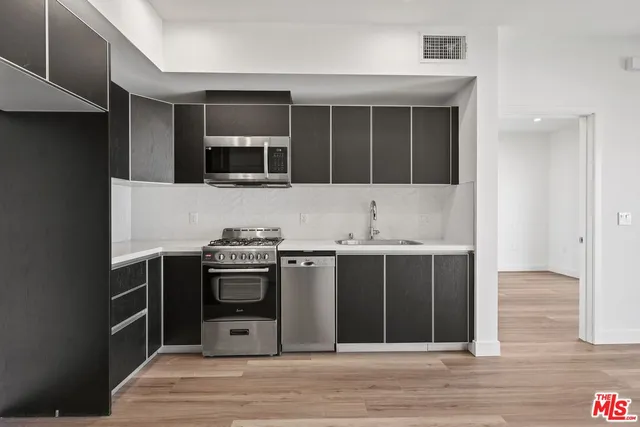 $3,495 | 3657 Motor, Unit 609, Los Angeles, CA 90034