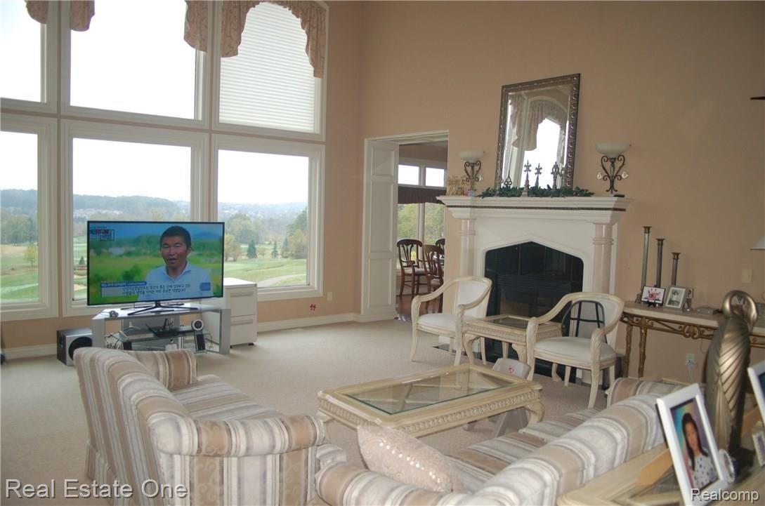 2719 Heights View Court Rochester, MI 48306 - Photo 4 of 41 great rm.JPG