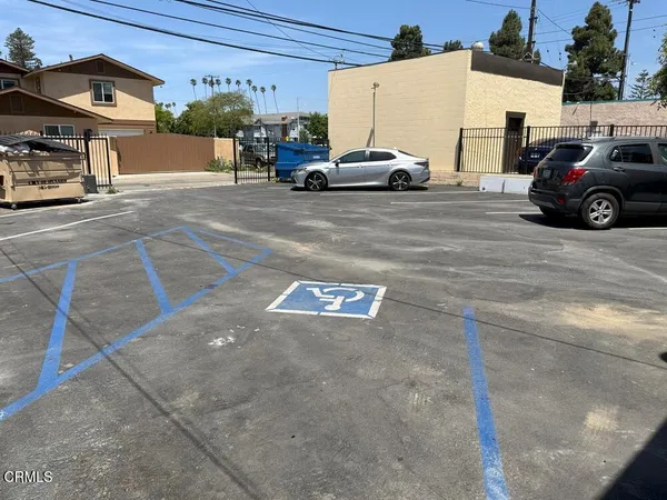 $3,000 | 321 South C Street, Oxnard, CA 93030