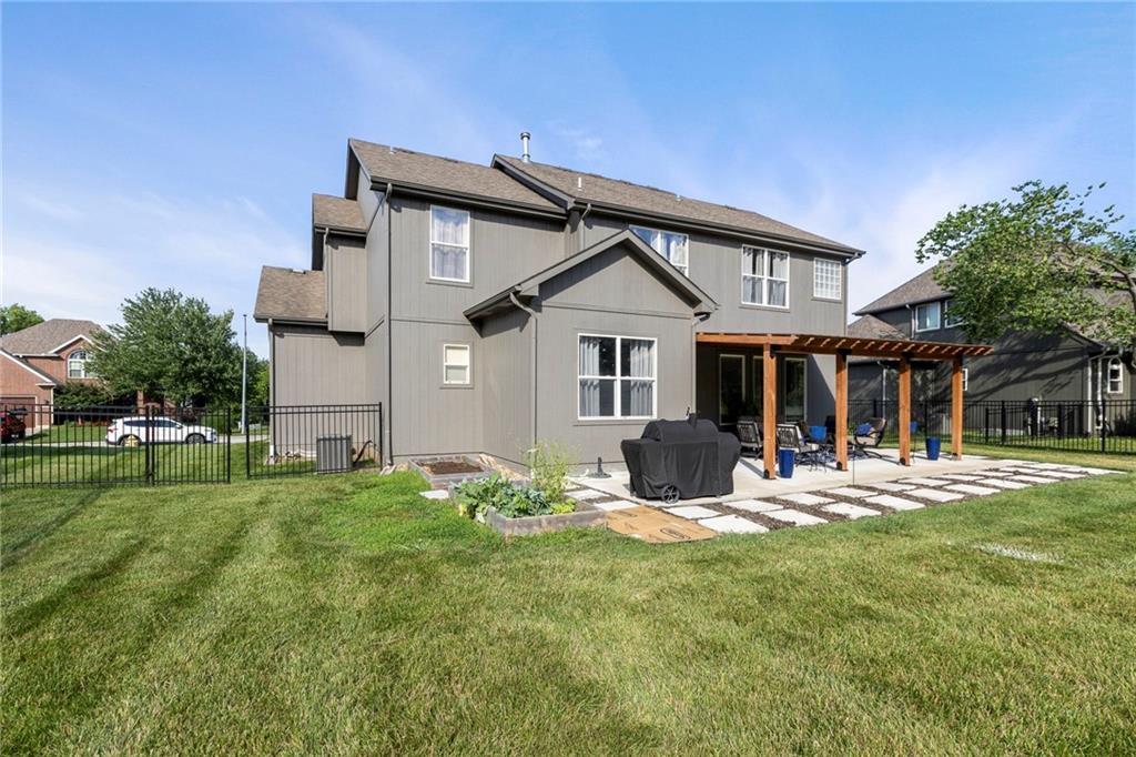 2712 Southwest Carlton Drive Lee's Summit, MO 64082 - Photo 4 of 53