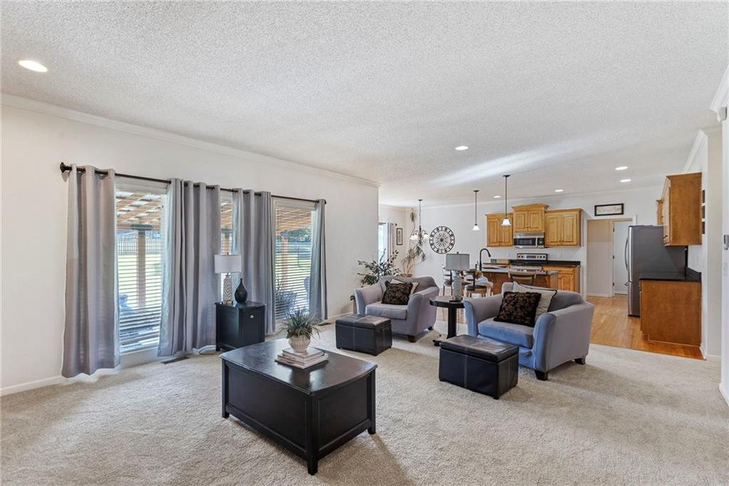 2712 Southwest Carlton Drive Lee's Summit, MO 64082 - Photo 10 of 53