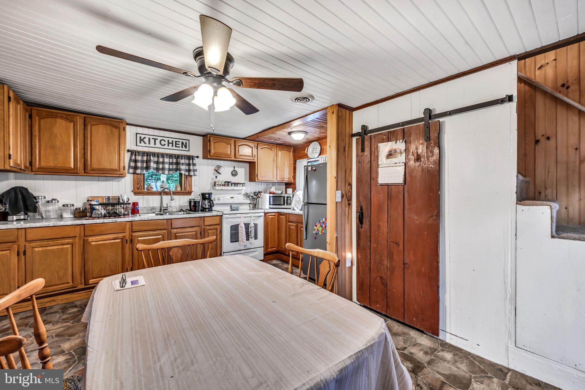 1325 Moselem Spring Road Hamburg, PA 19526 - Photo 8 of 34 08-Eat-In-Kitchen