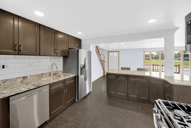 $249,900 | 275 Frederick Drive, Chicago Heights, IL 60411