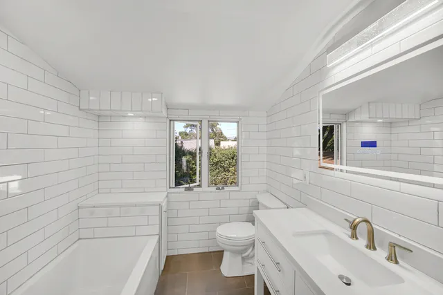 $249,900 | 275 Frederick Drive, Chicago Heights, IL 60411