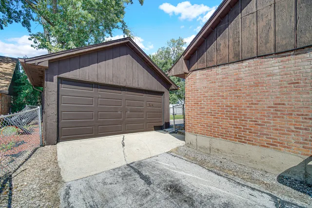 $249,900 | 275 Frederick Drive, Chicago Heights, IL 60411