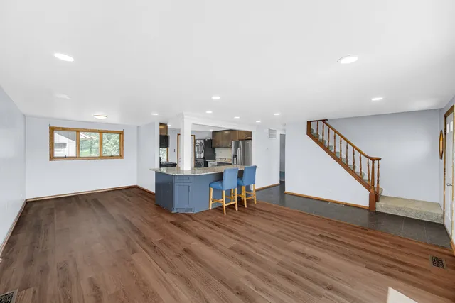 $249,900 | 275 Frederick Drive, Chicago Heights, IL 60411