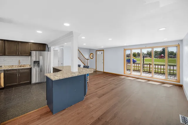 $249,900 | 275 Frederick Drive, Chicago Heights, IL 60411