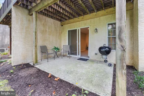 a view of an outdoor space