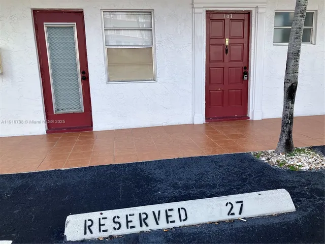 a view of a yard in front of a house with a large tree