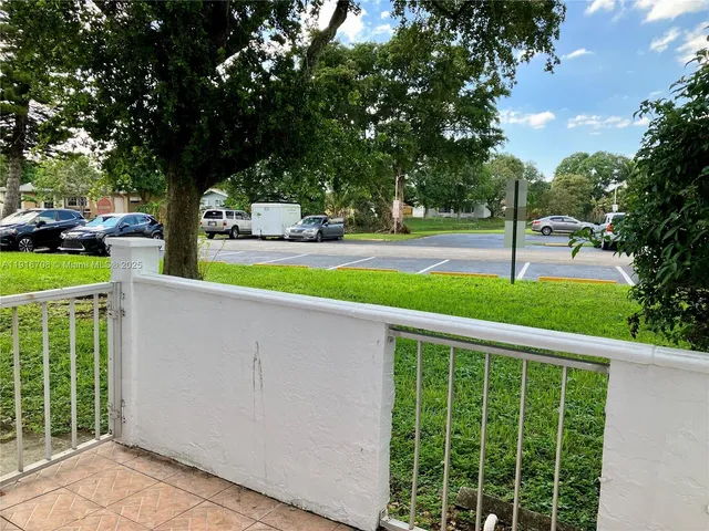 $119,000 | 4270 Northwest 40th Street, Unit 103, Lauderdale Lakes, FL 33319