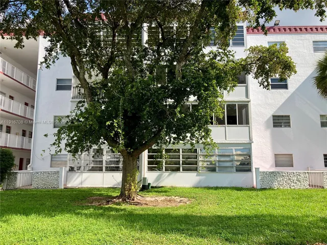 $119,000 | 4270 Northwest 40th Street, Unit 103, Lauderdale Lakes, FL 33319