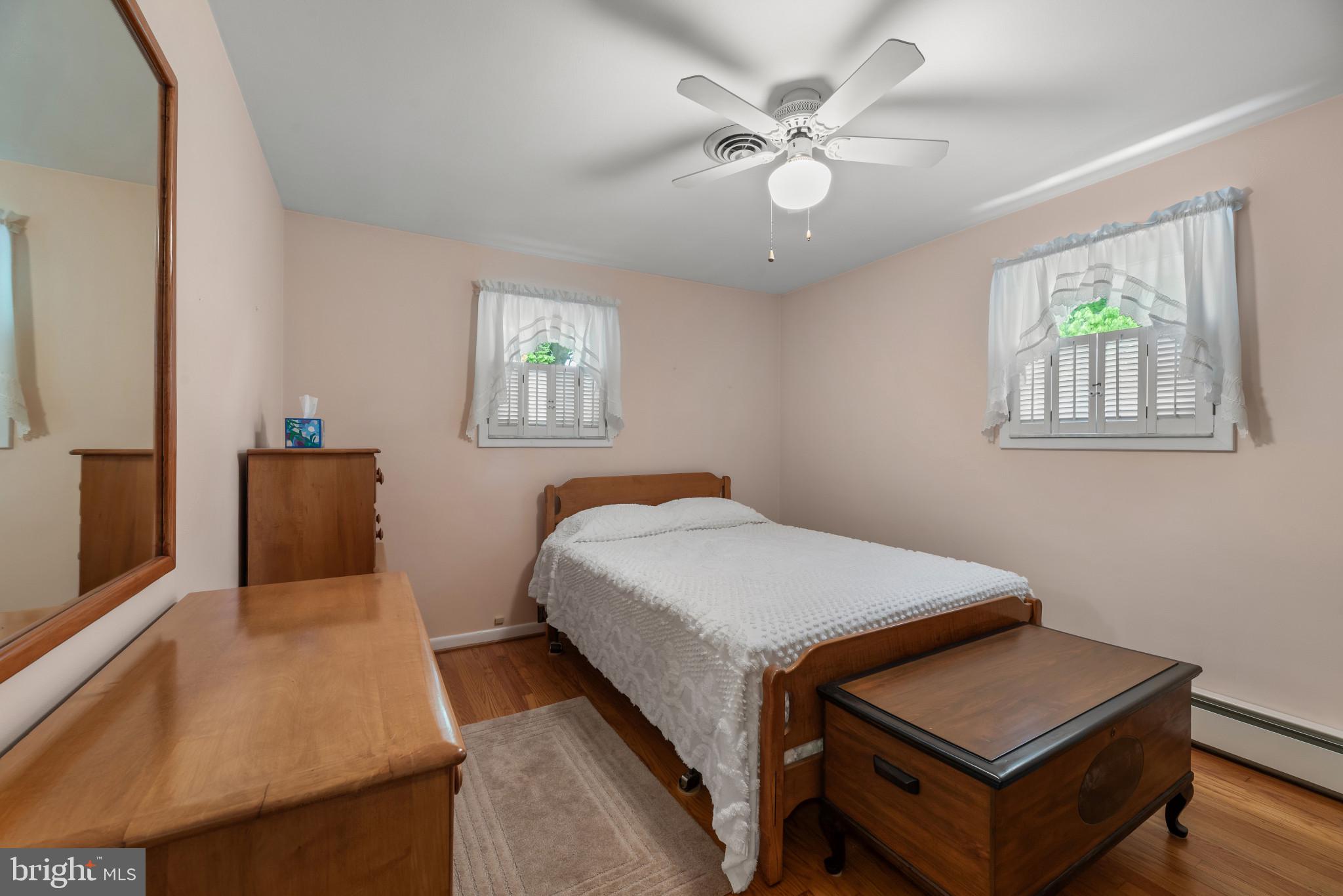 618 Fairmount Road Linthicum Heights, MD 21090 - Photo 16 of 34 Second bedroom
