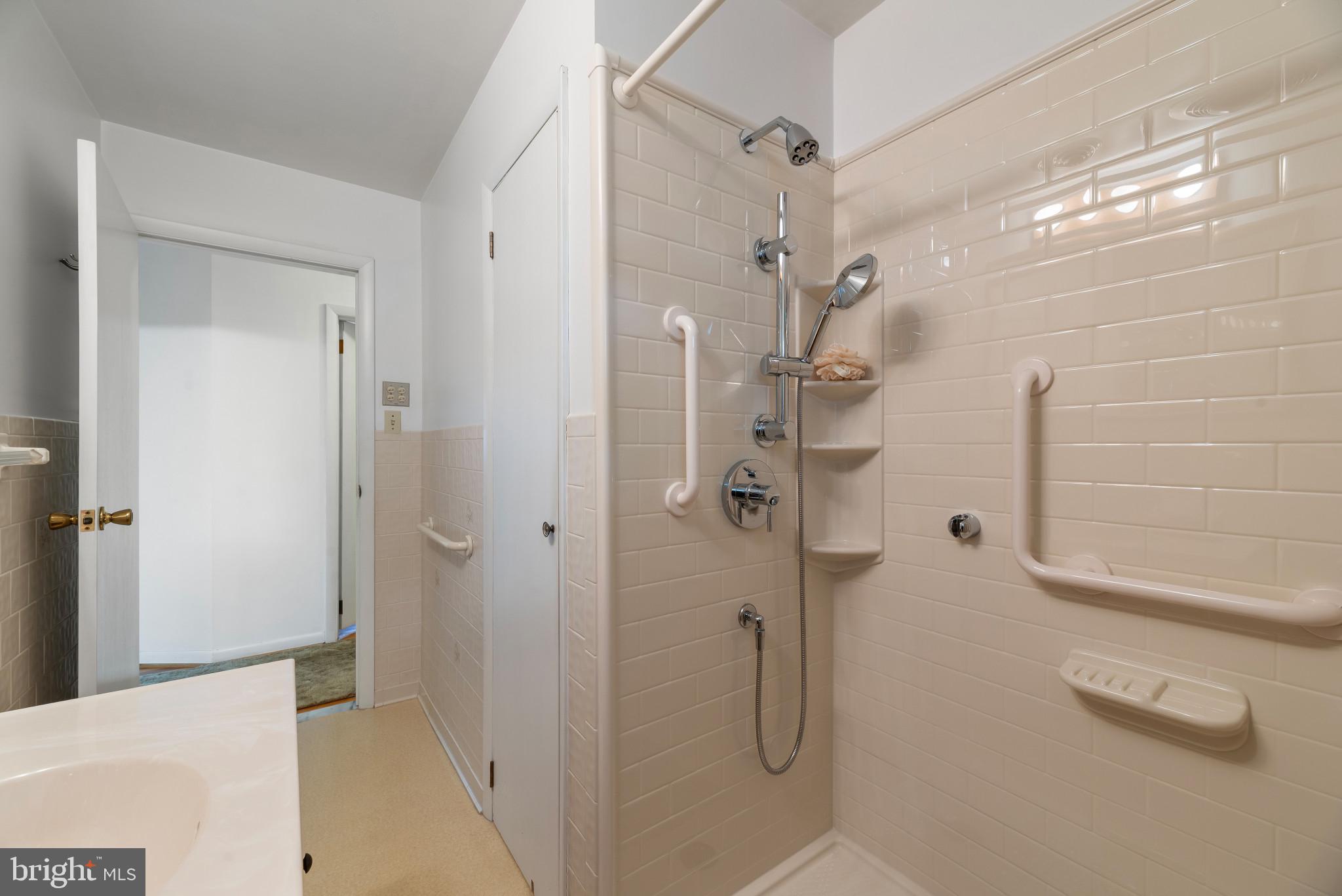 618 Fairmount Road Linthicum Heights, MD 21090 - Photo 25 of 34 Full bathroom