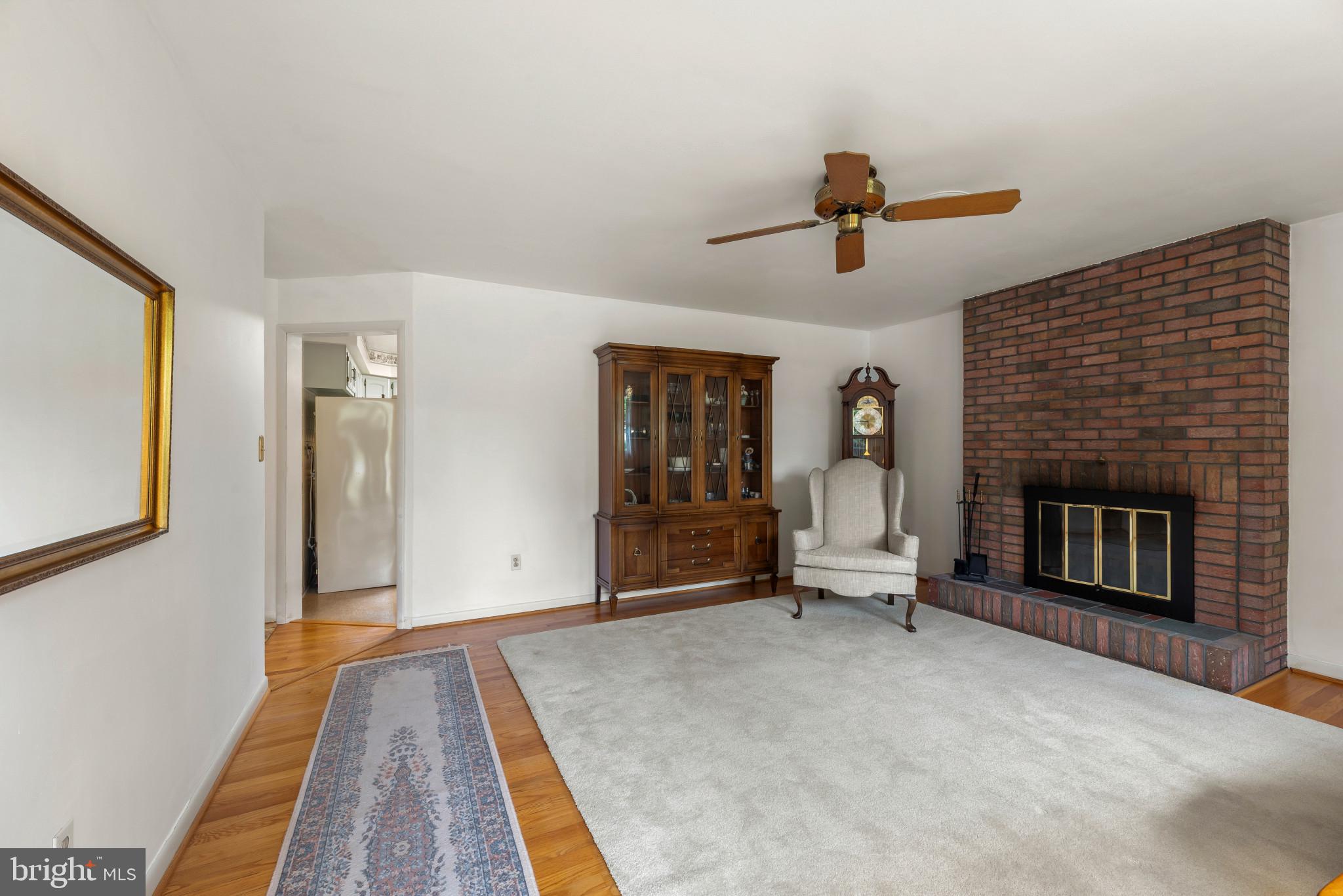 618 Fairmount Road Linthicum Heights, MD 21090 - Photo 4 of 34 Living room