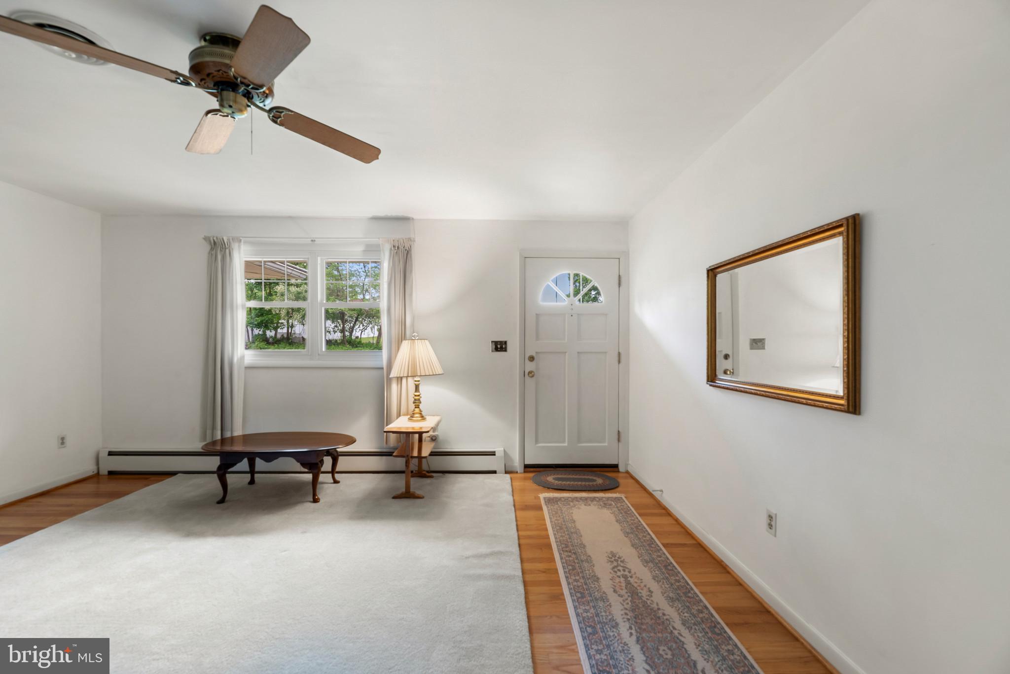 618 Fairmount Road Linthicum Heights, MD 21090 - Photo 5 of 34 Living room
