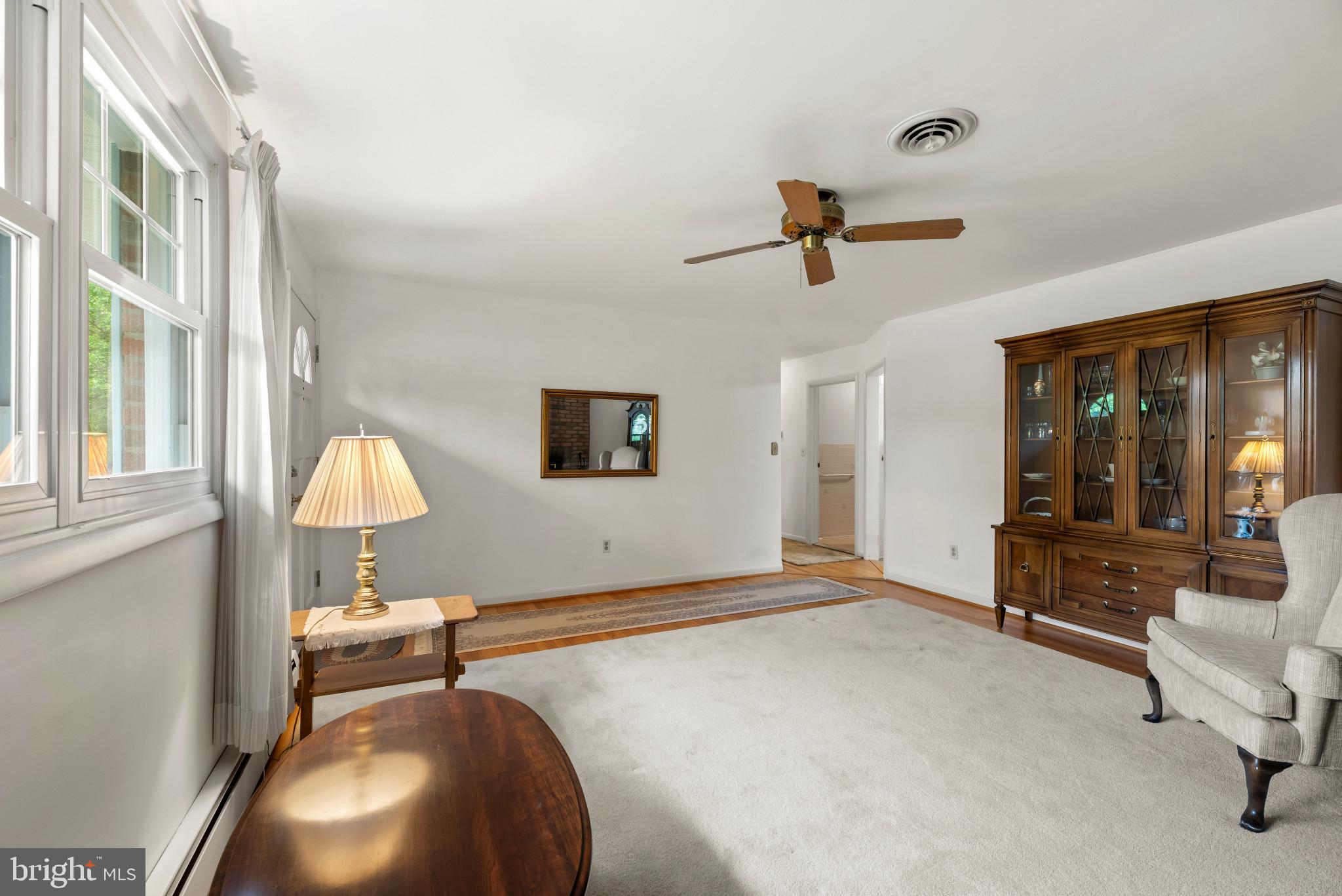 618 Fairmount Road Linthicum Heights, MD 21090 - Photo 6 of 34 Living room