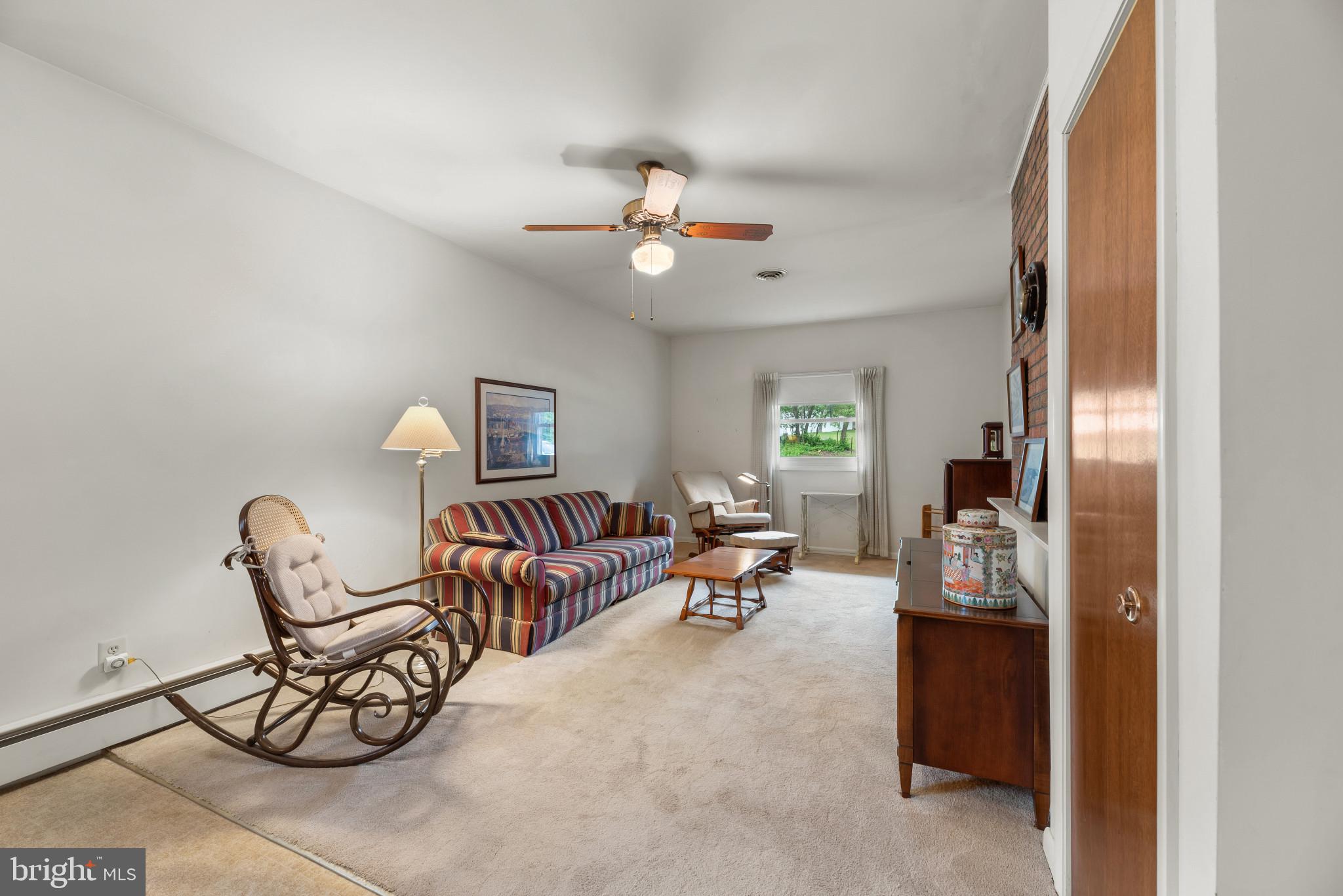 618 Fairmount Road Linthicum Heights, MD 21090 - Photo 7 of 34 Living room