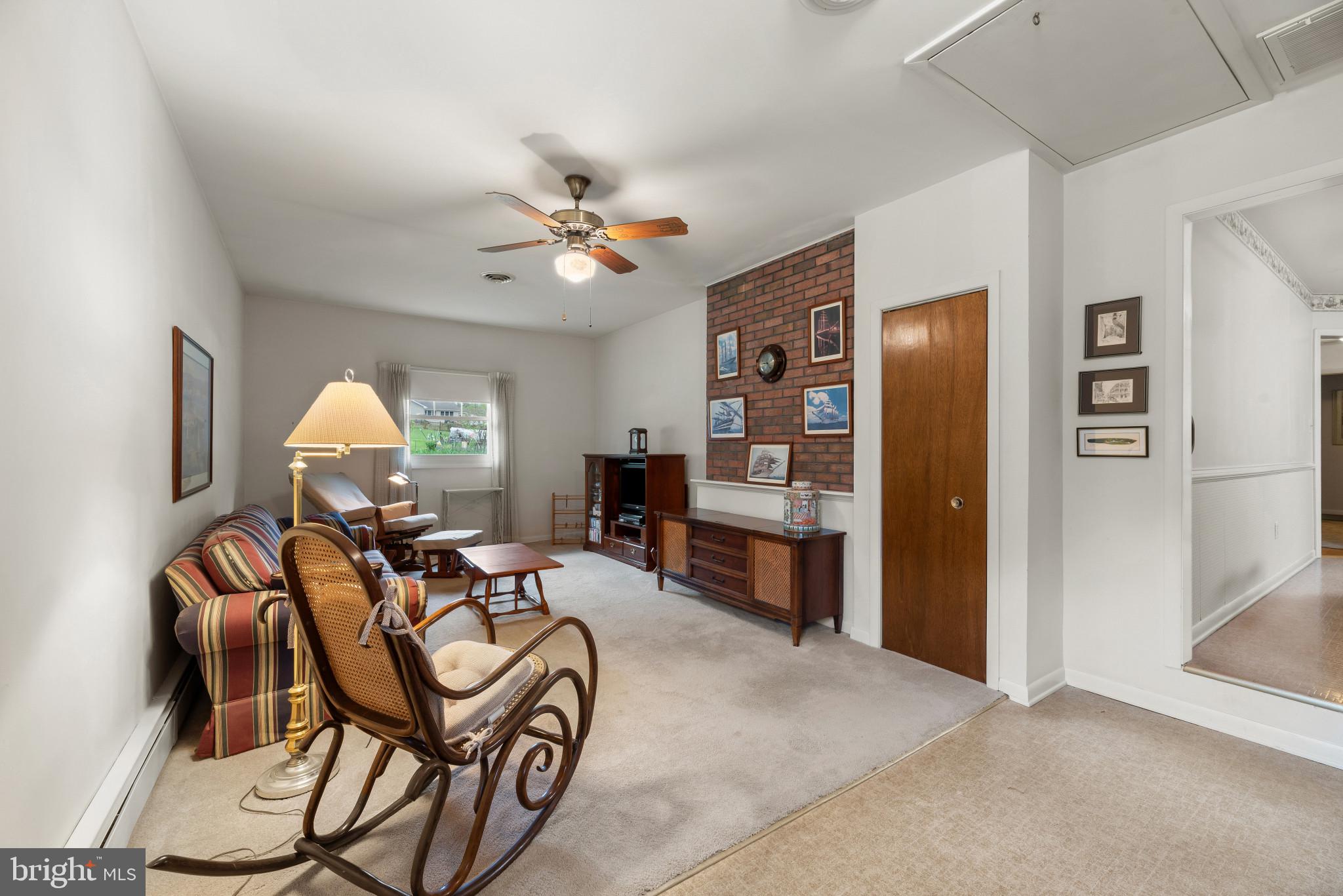 618 Fairmount Road Linthicum Heights, MD 21090 - Photo 8 of 34 Living room