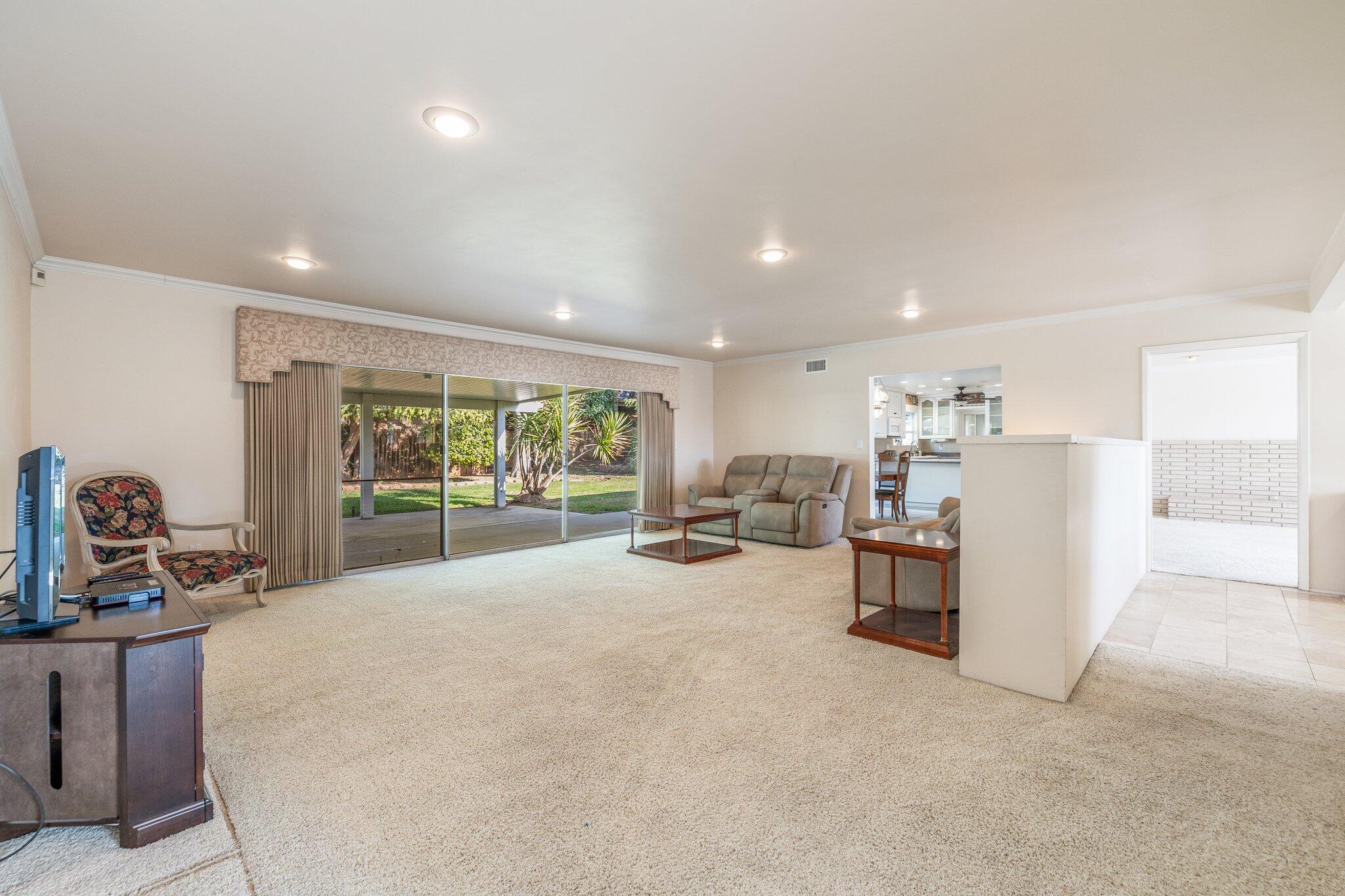 5284 Bardwell Avenue Riverside, CA 92506 - Photo 11 of 46 .