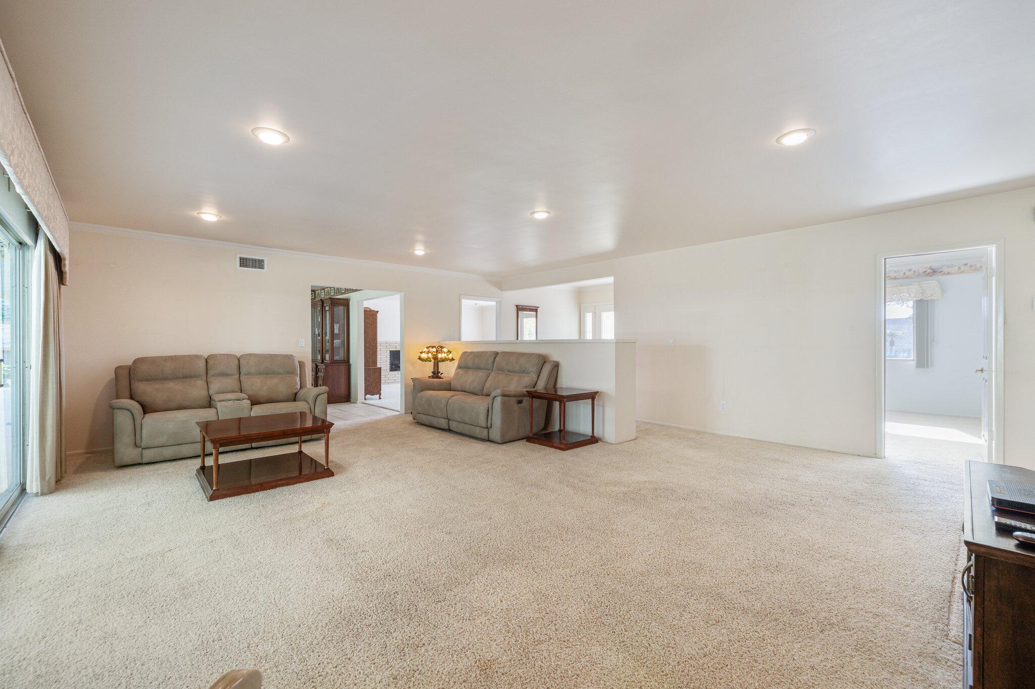 5284 Bardwell Avenue Riverside, CA 92506 - Photo 12 of 46 .