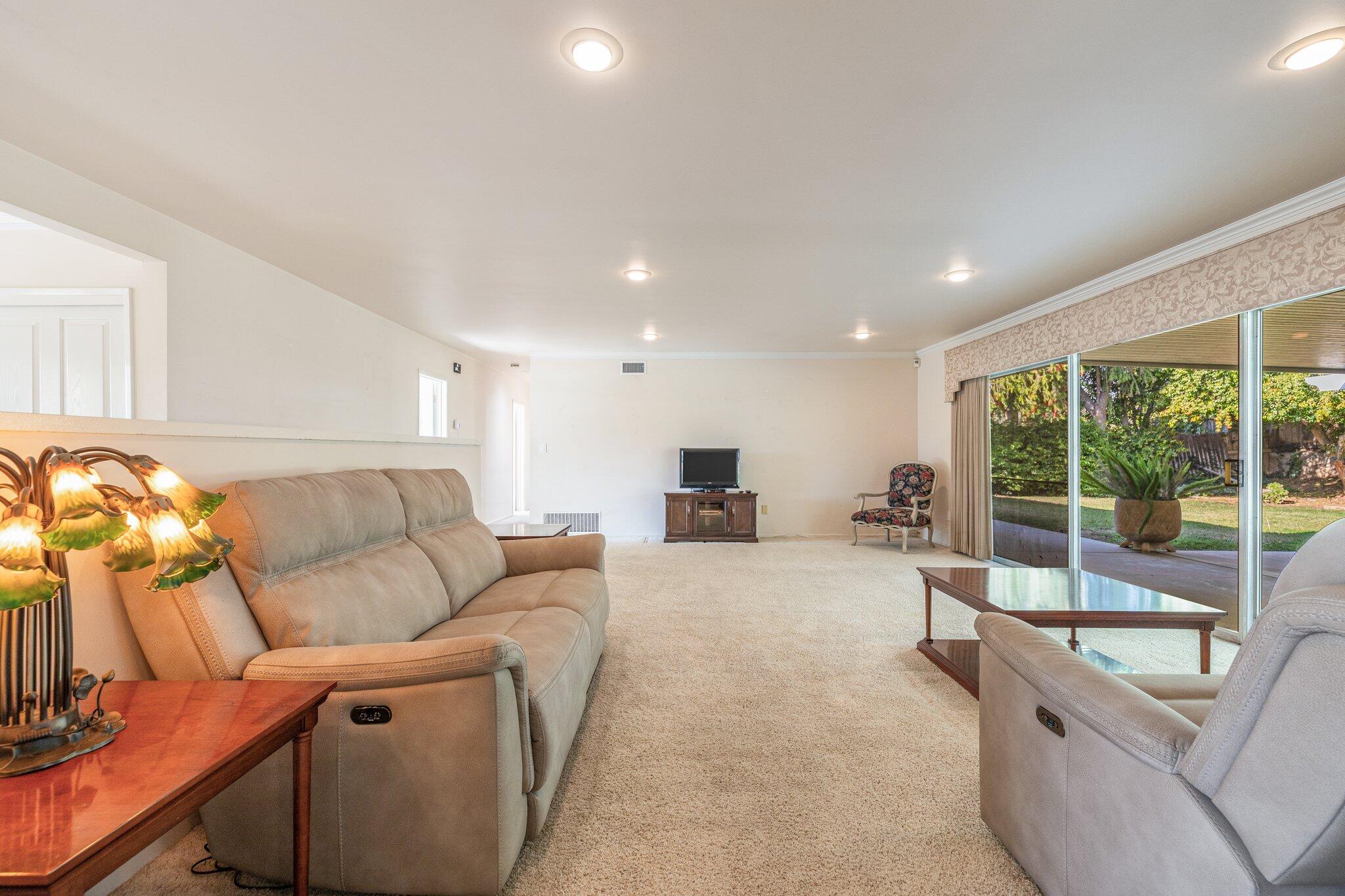 5284 Bardwell Avenue Riverside, CA 92506 - Photo 13 of 46 .