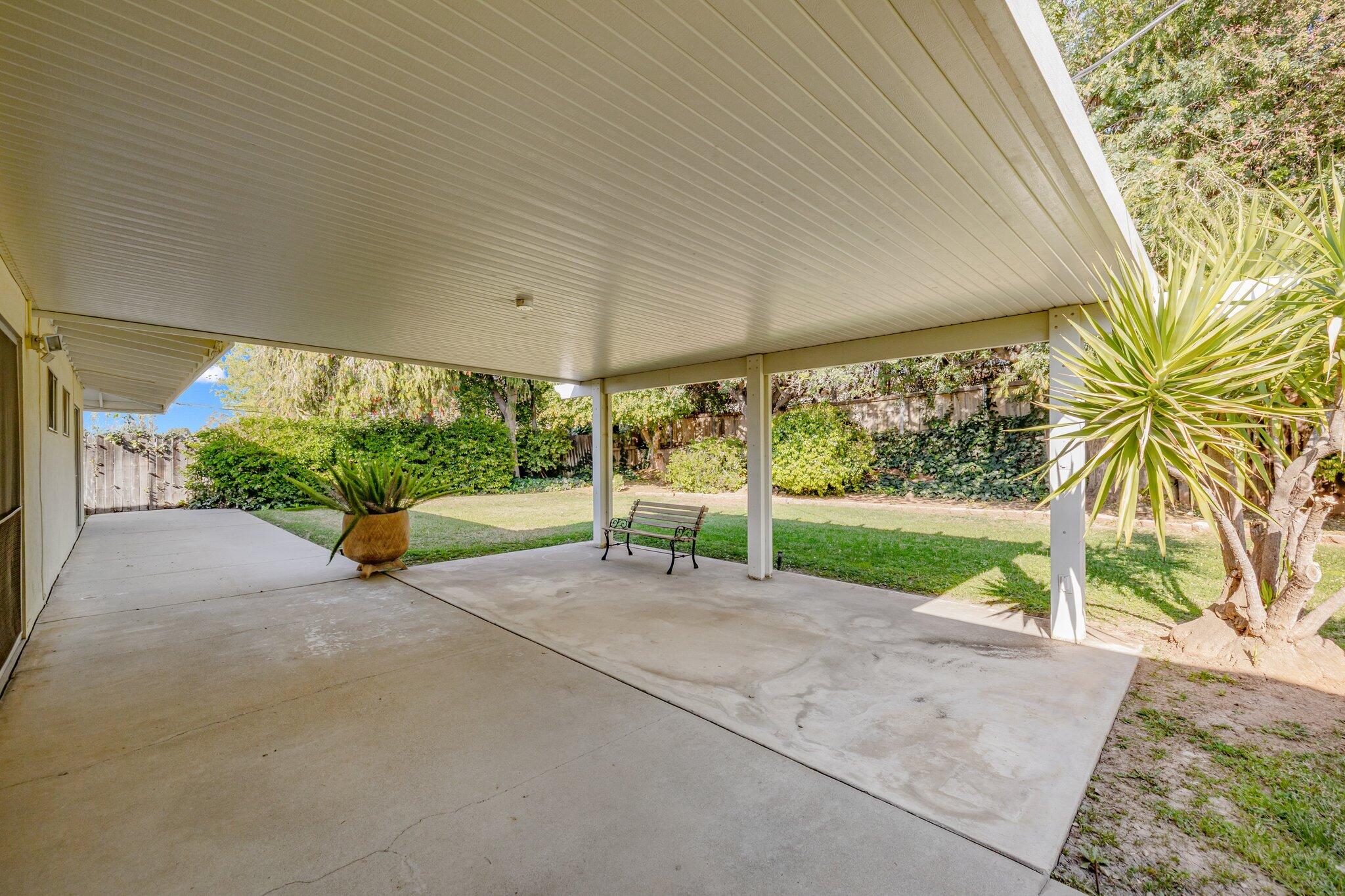 5284 Bardwell Avenue Riverside, CA 92506 - Photo 14 of 46 .