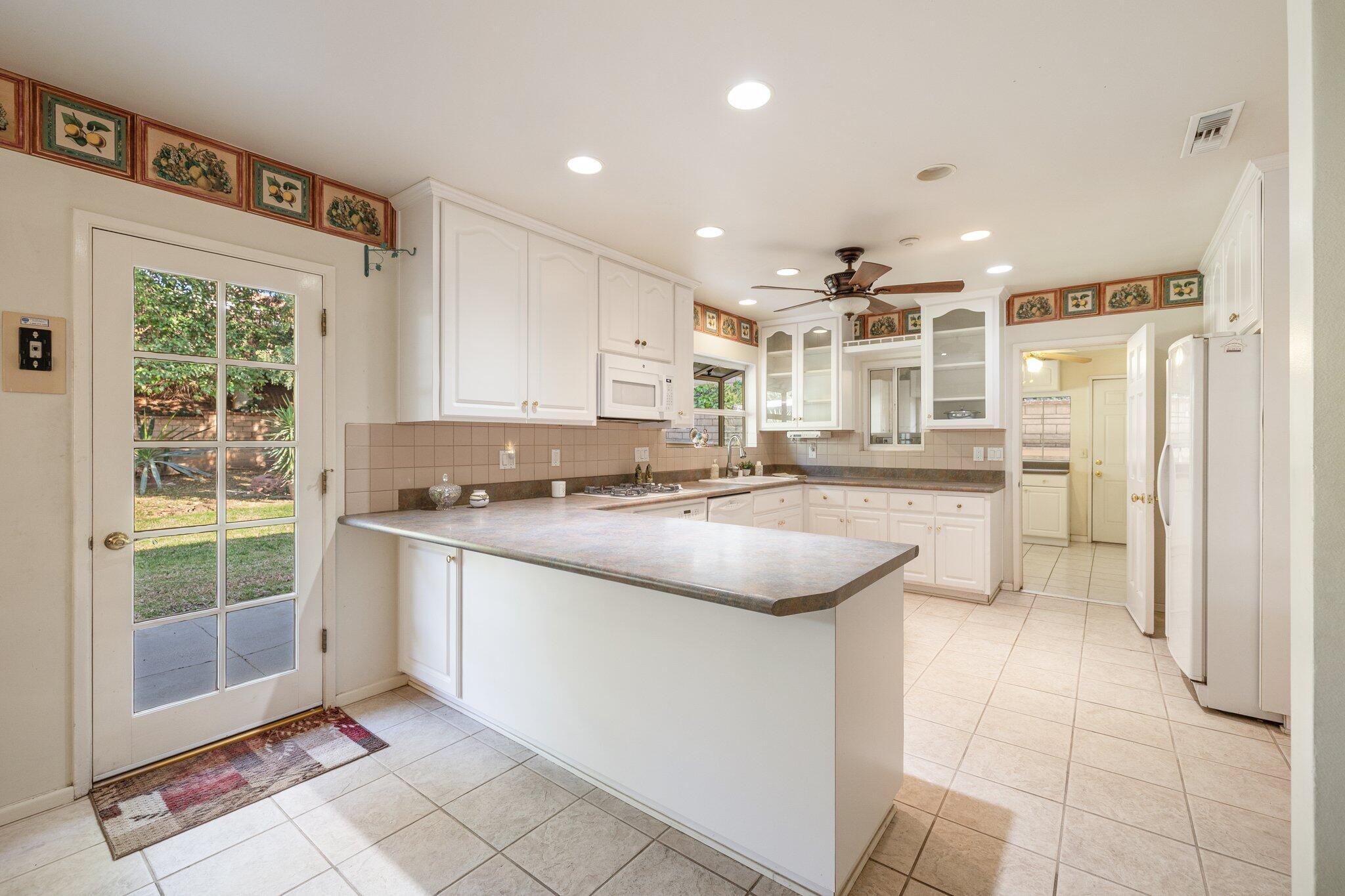 5284 Bardwell Avenue Riverside, CA 92506 - Photo 19 of 46 .