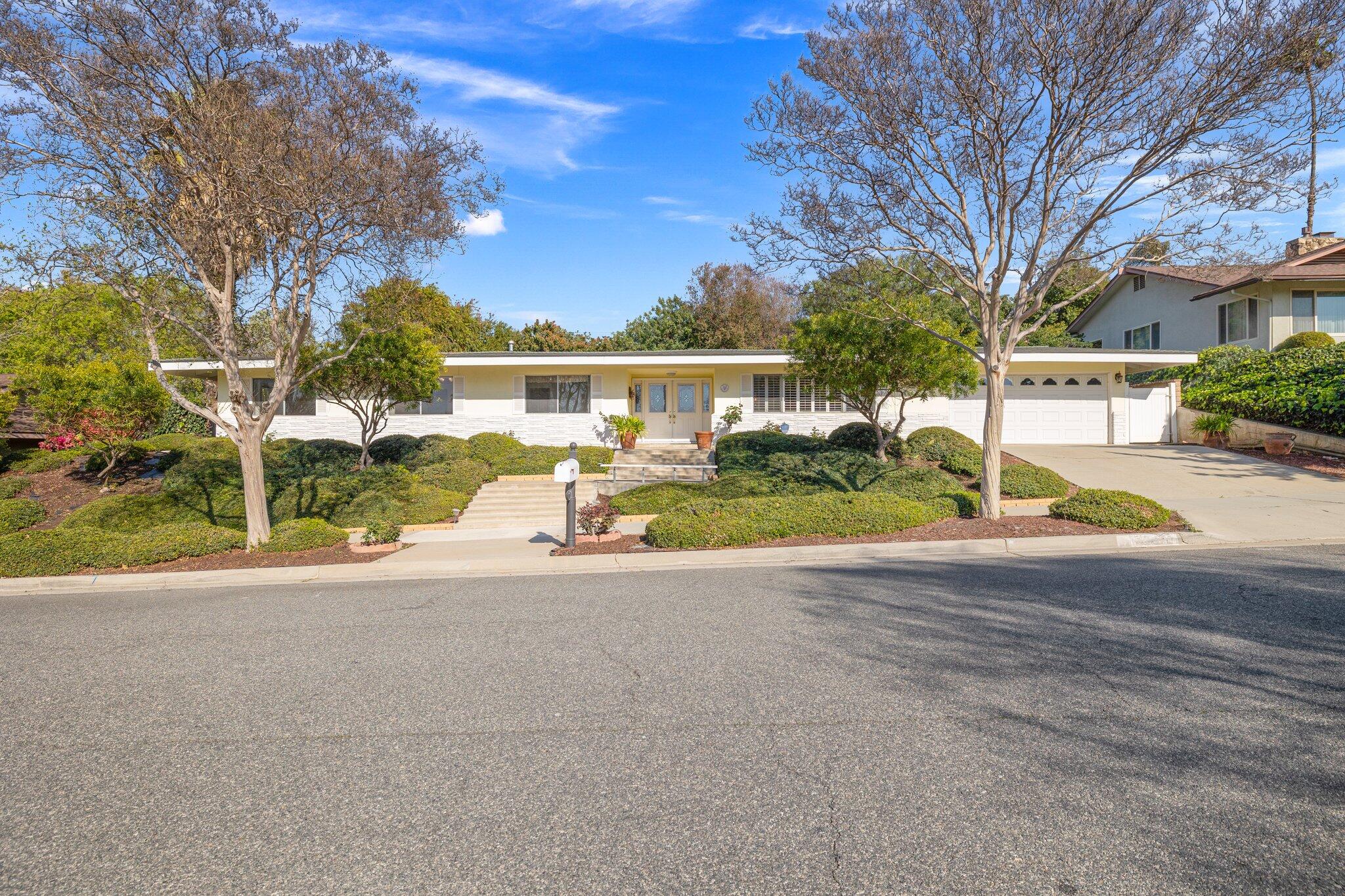 5284 Bardwell Avenue Riverside, CA 92506 - Photo 2 of 46 .